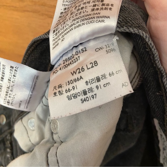 Levi's 501 button fly black busted knee jeans - Picture 6 of 7